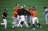 　ドジャースにサヨナラ勝ちし、喜ぶオリオールズの選手たち（共同）