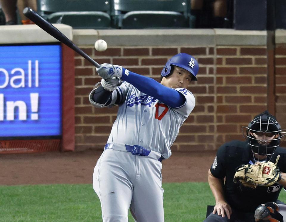 　オリオールズ戦の１回、右前打を放つドジャース・大谷（共同）