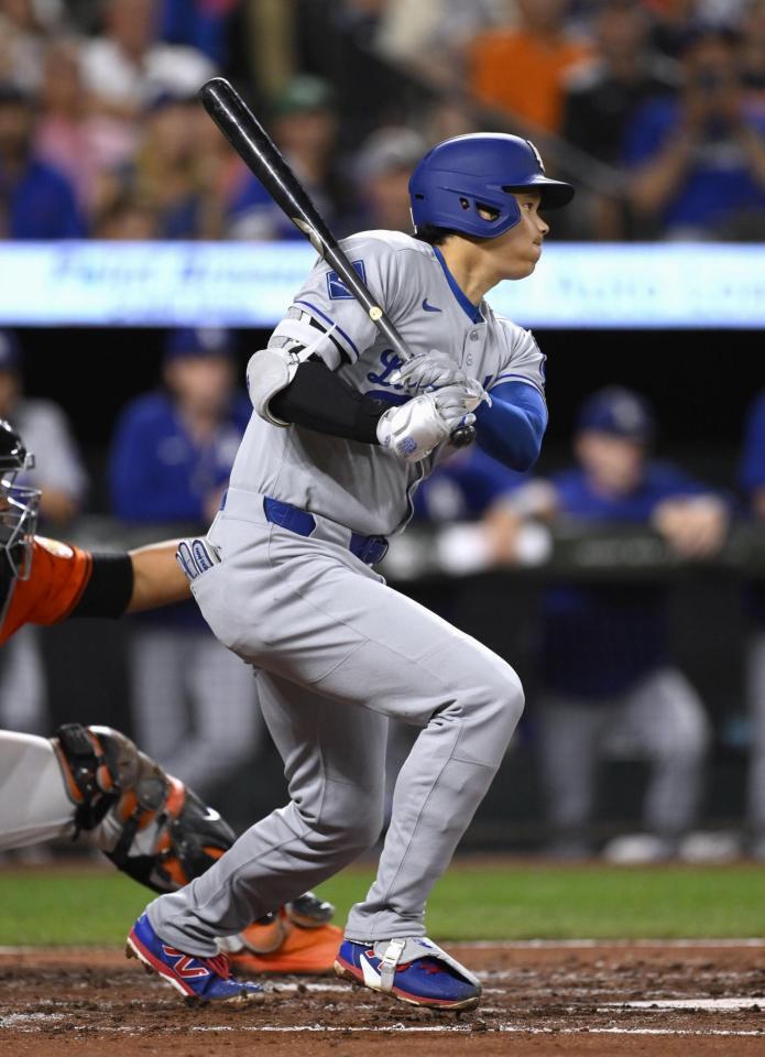 　オリオールズ戦の３回、打点を挙げる遊ゴロを放つドジャース・大谷（共同）