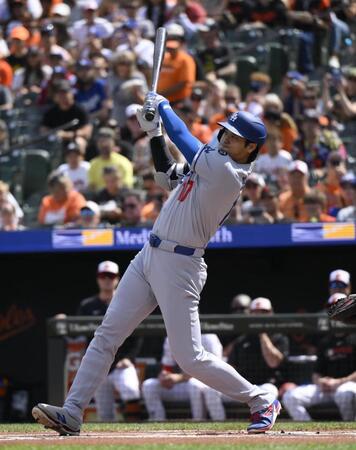 　オリオールズ戦の１回、47号ソロを放つドジャース・大谷（共同）