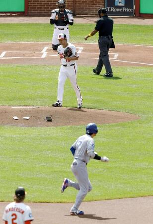　１回、ドジャース・大谷（下）に47号ソロを浴びたオリオールズ・菅野（共同）
