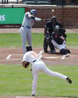 　オリオールズ戦の１回、菅野から47号ソロを放つドジャース・大谷（共同）