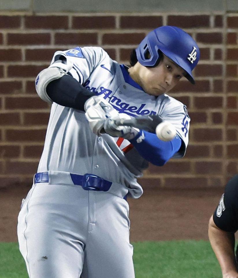 　オリオールズ戦の１回、右前打を放つドジャース・大谷（共同）