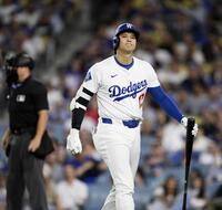 　３回、好機に空振り三振に倒れた大谷（共同）