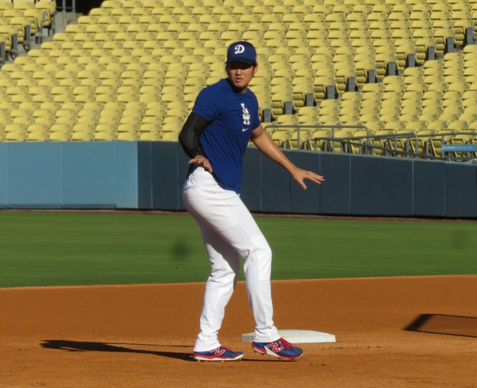 　試合前に走塁練習を行う大谷（撮影・小林信行）