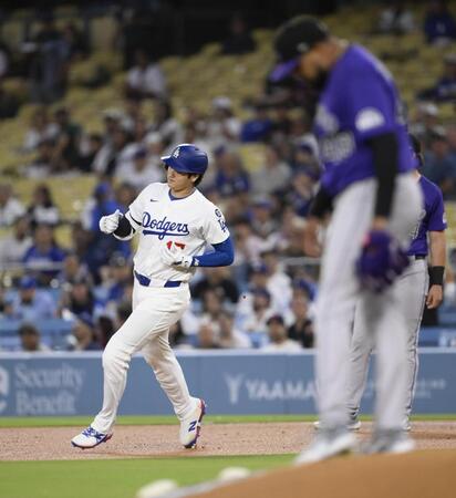 　１回、中飛に倒れた大谷（共同）