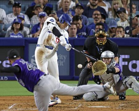 　５回、右前適時打を放つ大谷（共同）