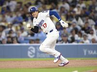 　３回、二盗する大谷（共同）