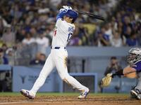 　５回、右前適時打を放つ大谷（共同）