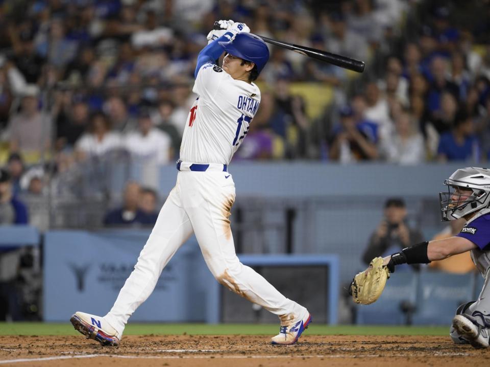 　５回、右前適時打を放つ大谷（共同）