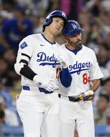 　ロッキーズ戦の２回、右前適時打を放ったドジャース・大谷（共同）