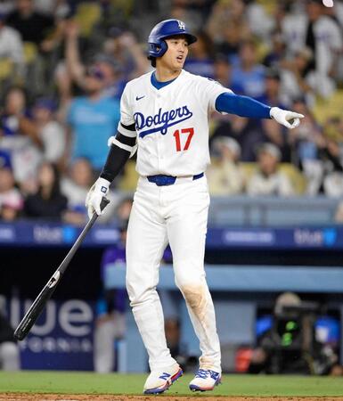 　８回、打撃妨害をアピールするドジャース・大谷（共同）
