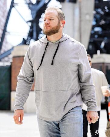 　球場入りするマンシー（ロサンゼルス・ドジャース提供）