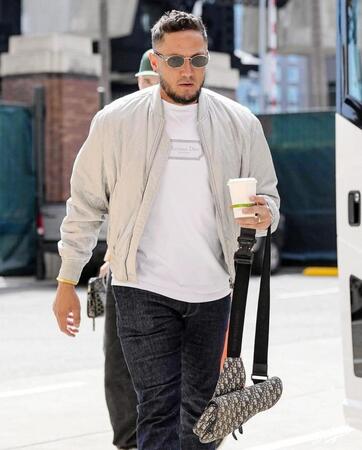 　球場入りするロハス（ロサンゼルス・ドジャース提供）