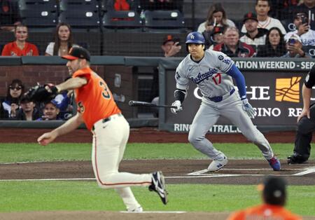 　ジャイアンツ戦の１回、二ゴロに倒れたドジャース・大谷。投手バーランダー（共同）