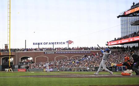 　３回、49号ソロを放つ大谷（共同）