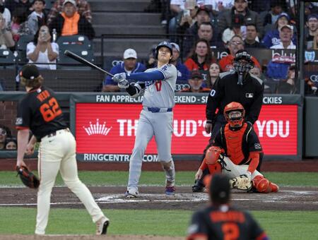 　３回、49号ソロを放つ大谷（共同）