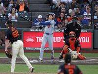 　３回、49号ソロを放つ大谷（共同）