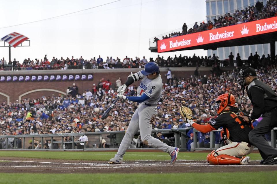 　３回、49号ソロを放つ大谷（共同）