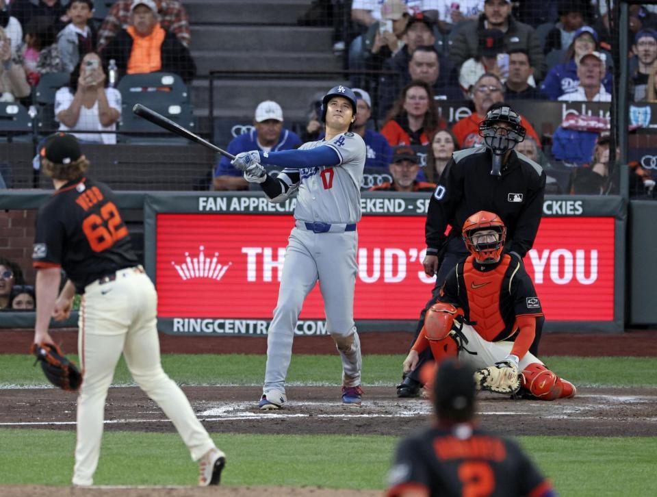 　３回、49号ソロを放つ大谷（共同）