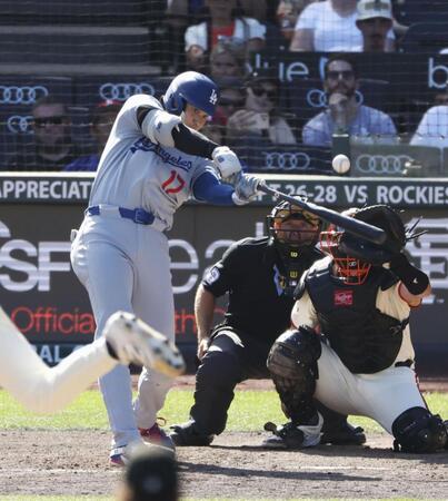 　９回、中前打を放つ大谷（共同）