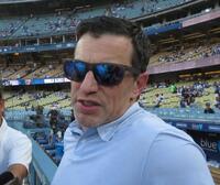 　試合前に取材対応したドジャースのフリードマン編成本部長（撮影・小林信行）