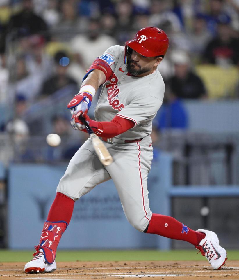 　１回、５３号ソロを放つシュワバー（共同）