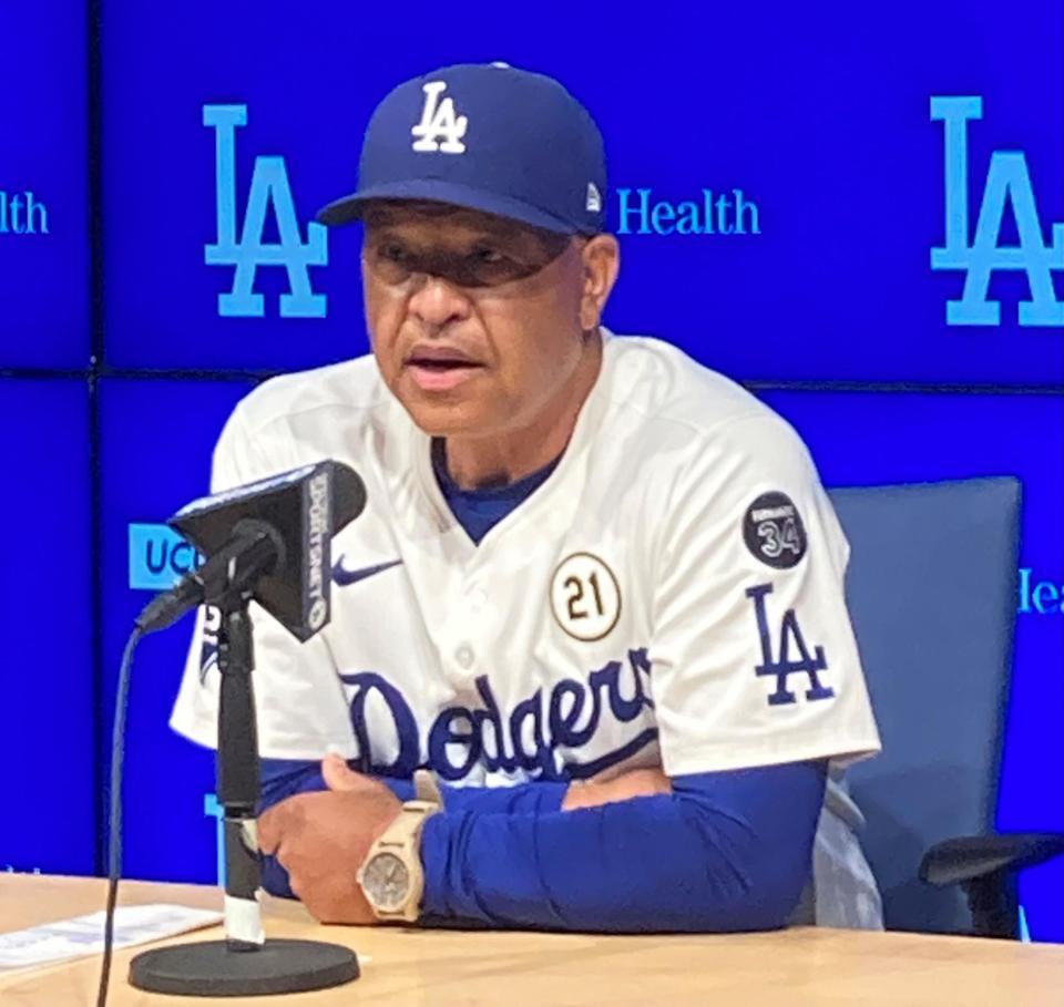 　試合後に会見するロバーツ監督（撮影・小林信行）