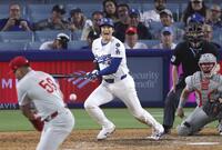 　９回、投ゴロに倒れ、最後の打者となった大谷（共同）