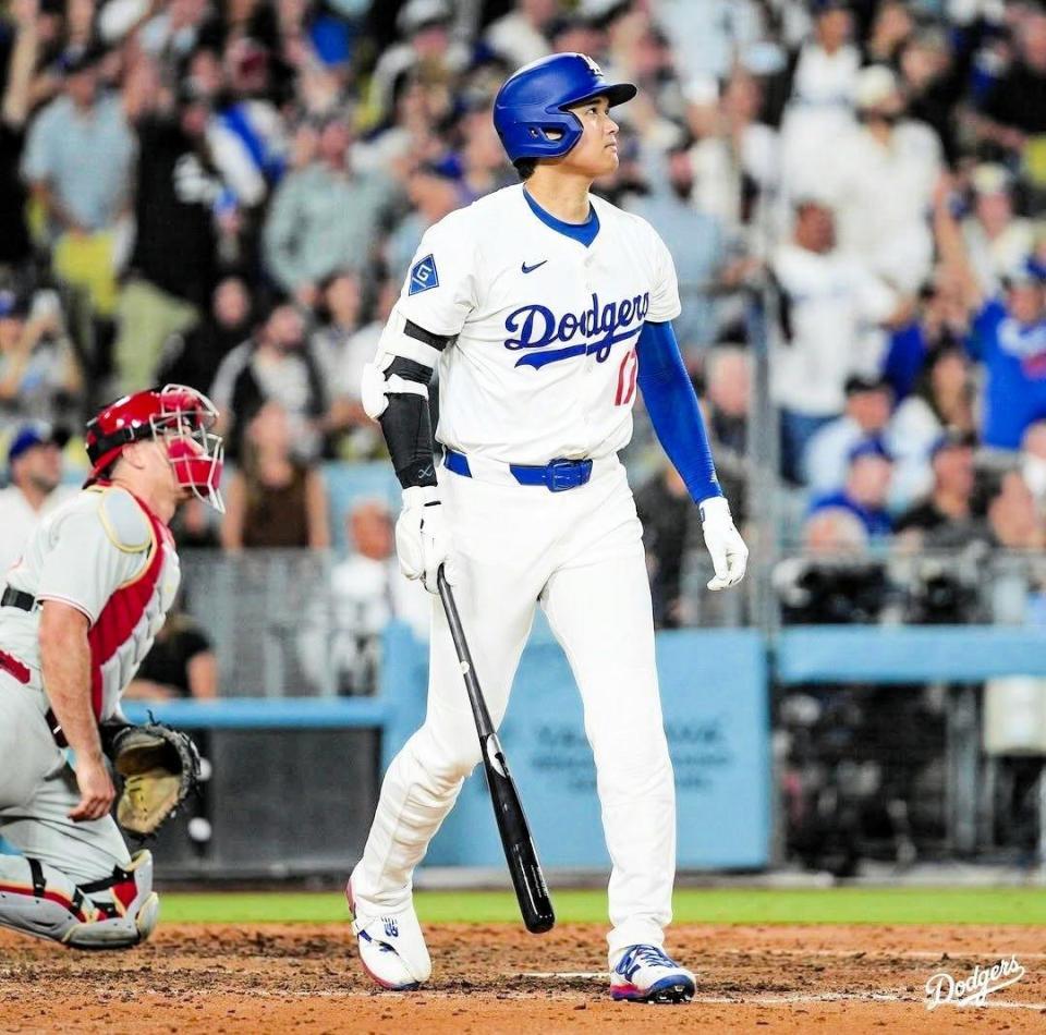 ドジャース　大谷翔平 51-51 ロサンゼルスタイムズ　額縁入 【※最終入荷】② ドジャース 大谷翔平 『ワールドシリーズ第1戦』 額縁入