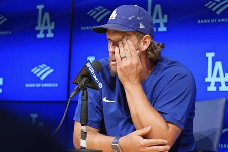 　記者会見するドジャースのカーショー（ＡＰ＝共同）