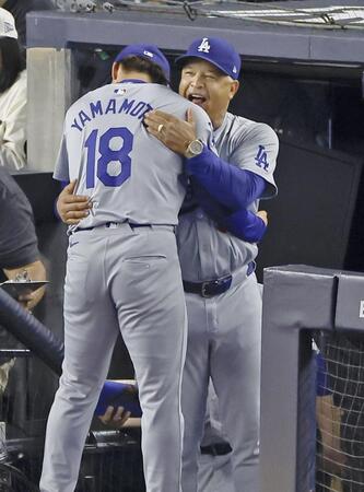 ロバーツ監督「今夜も見せてくれた」山本由伸を絶賛　制球＆判定に苦しむも六回途中無失点　終盤にはベンチで判定に激怒