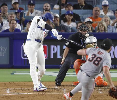 　３回、中飛に倒れる大谷。投手レイ（共同）