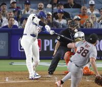 　３回、中飛に倒れる大谷。投手レイ（共同）