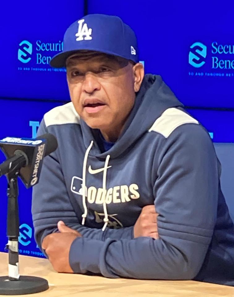 　試合後に会見するロバーツ監督（撮影・小林信行）