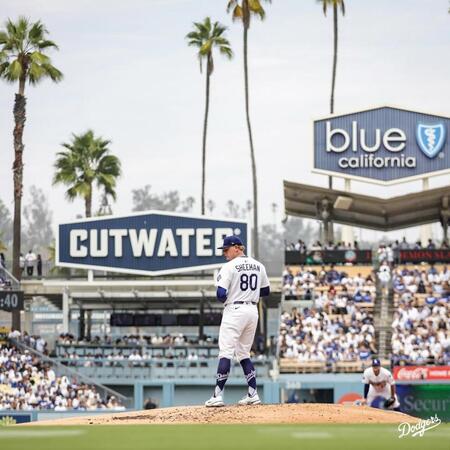 ドジャース球団初の年間４００万人突破　本拠地観客動員数は４０１万２４７０人、１試合平均は４万９５３７人