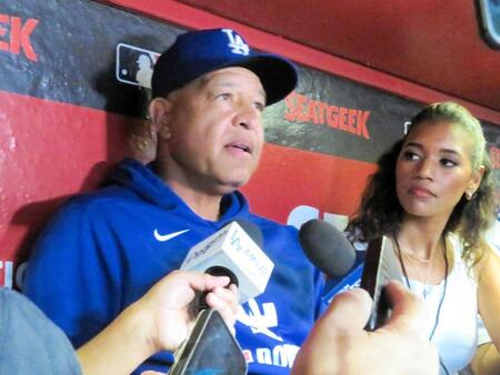 　佐々木朗希について語るロバーツ監督（撮影・小林信行）