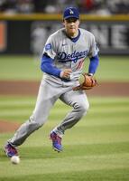 　６回、マッカーシーを投ゴロに仕留める大谷（共同）