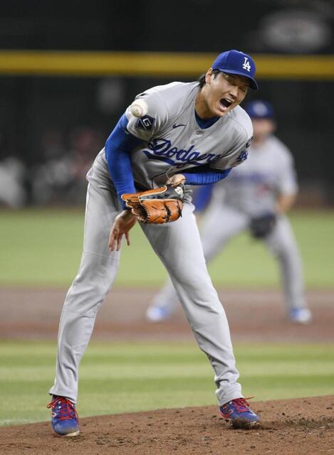大谷翔平 強烈ライナー左手直撃も笑顔→続投で圧巻の3者三振 球場騒然