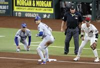 　１回、三塁打を放った大谷（共同）