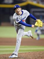 　７回に登板し、１回を無安打無得点に抑えた佐々木（共同）