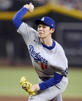 　７回に登板し、１回を無安打無得点に抑えた佐々木（共同）