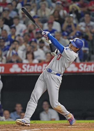 【動画】大谷翔平54号2ラン!打球が飛び込んだ瞬間、水着の少年がプールへダイブw