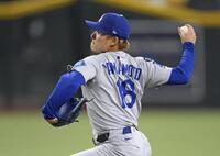 　ダイヤモンドバックス戦に先発し、６回無失点で12勝目を挙げた山本（共同）