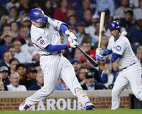 　メッツ戦の６回、２打席連続本塁打となる29号３ランを放つ鈴木（共同）