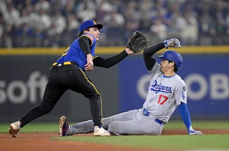 　３回、二盗を決める大谷（共同）