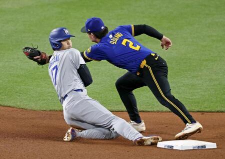 　３回、二盗を決める大谷（共同）