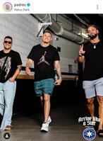 　球場入りするマチャドら。パドレスの球団公式インスタグラム（ｐａｄｒｅｓ）より