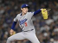 　７回に登板した佐々木（共同）