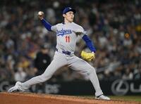 　７回に登板した佐々木（共同）